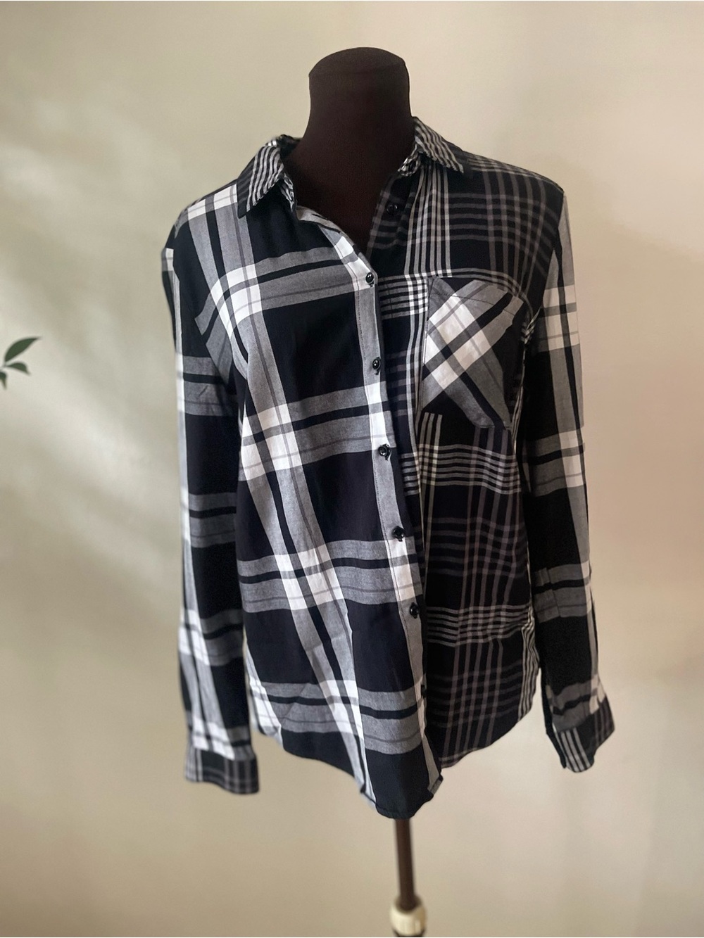 Reitmans Black & White Plaid Button-Down Women's Shirt medium